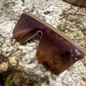 COPY - Quay Hindsight Sunglasses ✨